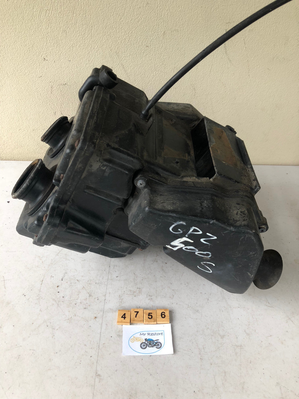 Kawasaki GPZ500S Air box KHI A 063
