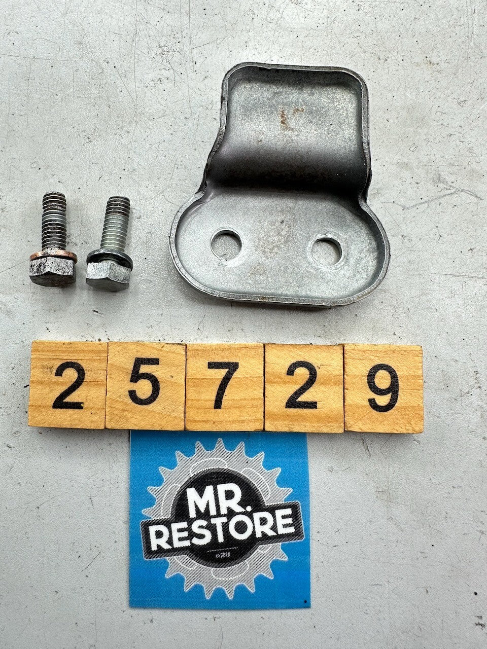 Yamaha TY250 YZ400 XT500 XJ550 TT500 SR250 DT125 IT400 OEM Front Seat Bracket