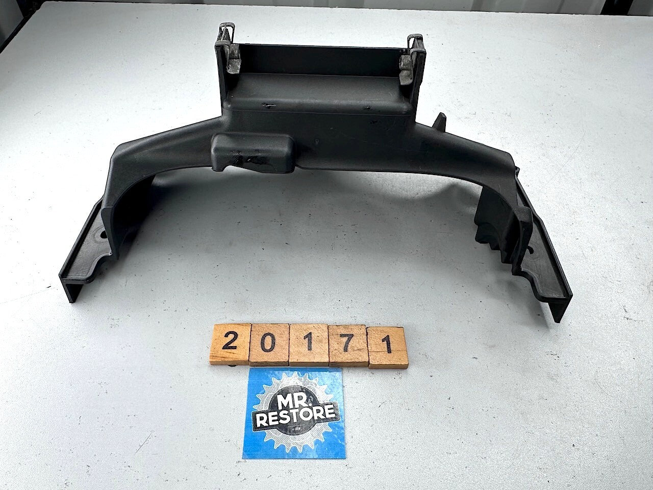 BMW F800S F800ST F800R F800GT Seat Mount Bracket Bridge 46637680760