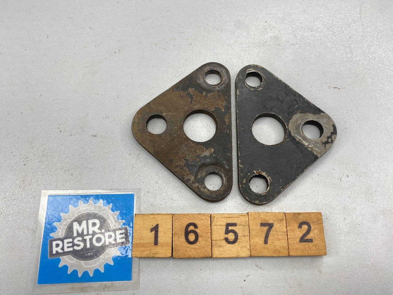 Honda CB650 CB550 CB500 Front Engine Bracket Pair 50351-323-010-B 