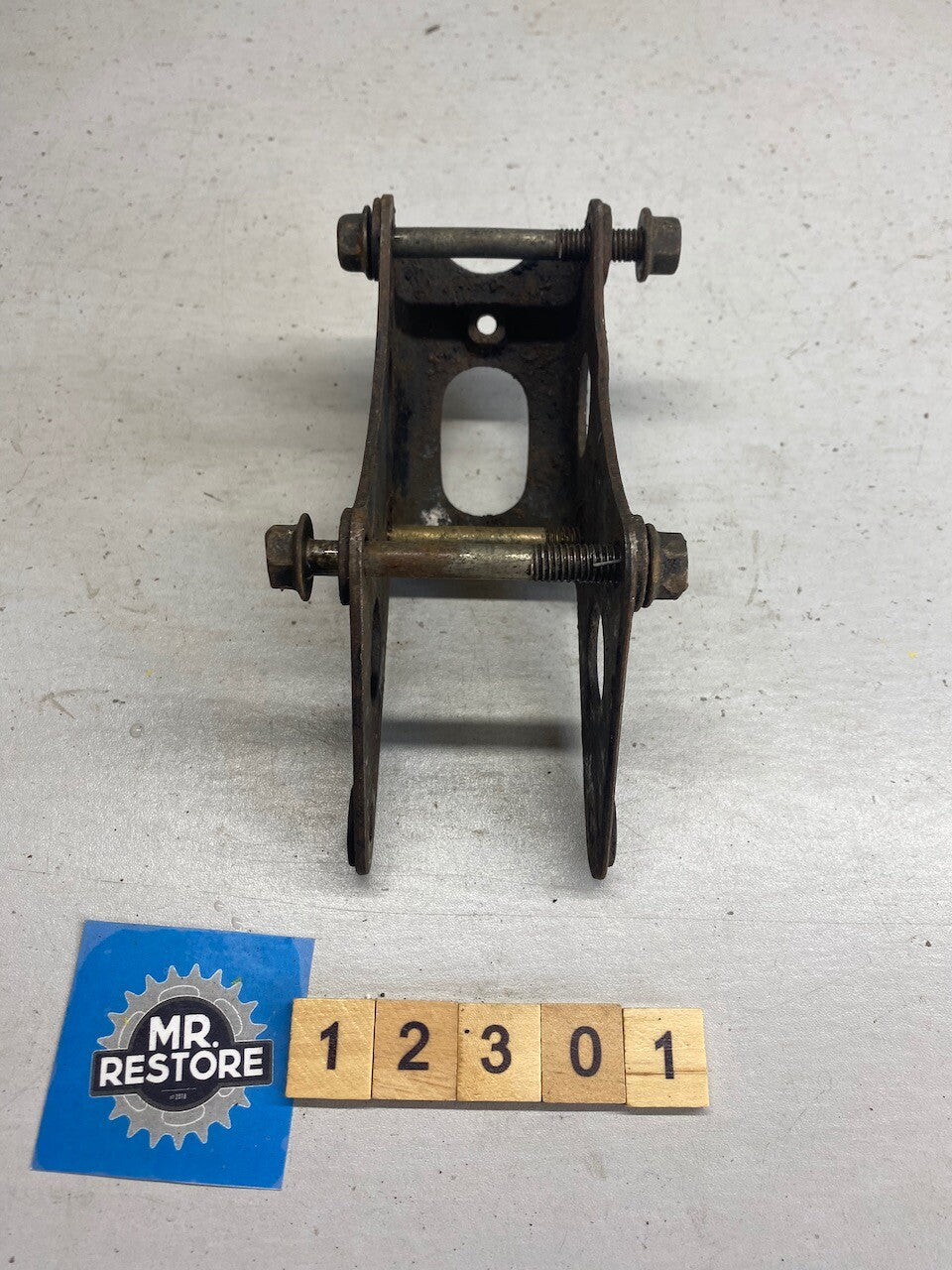 Yamaha XT250 XT350 Engine Mount Stay Bracket & Bolts 30X-21316