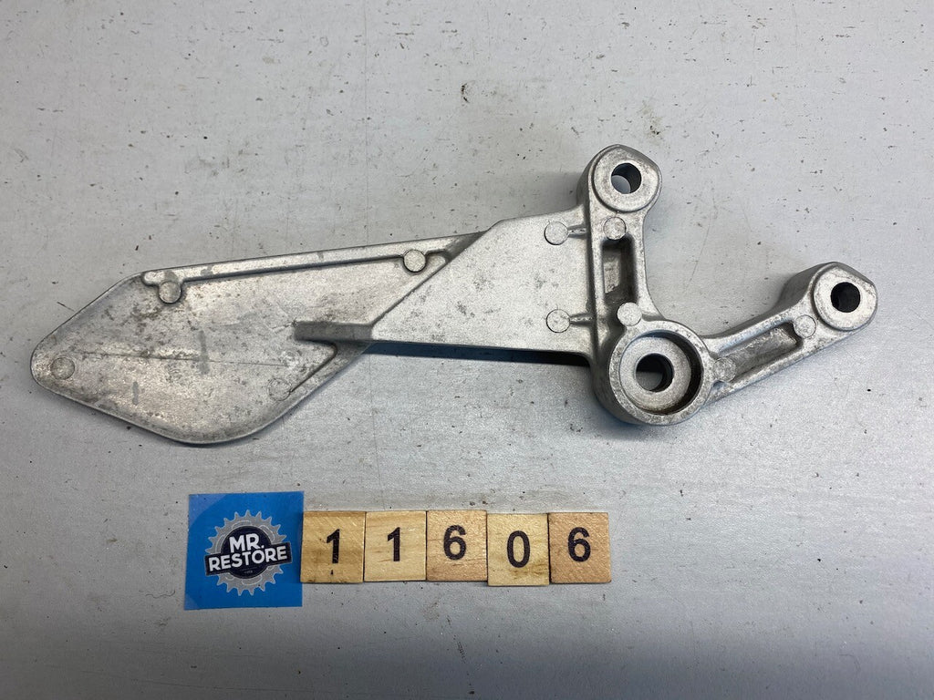 Yamaha FZR250 2KR 3HX1 L/H Foot Rest Bracket 2KR-27442