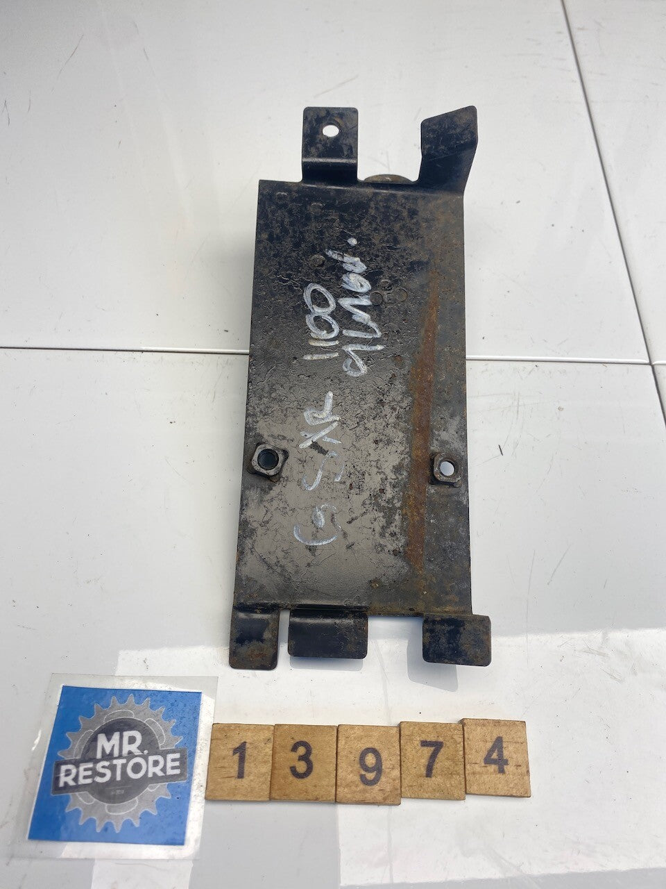 Suzuki GSXR1100 89-92 GSXR750 88-90 Elec Holder Plate 47410-17C00