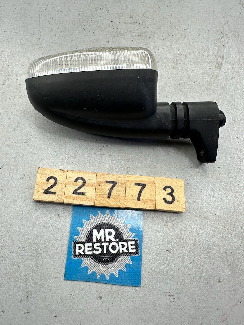 BMW R1200GS F800S R1200R K1200R Front Left Indicator & Mount  63137667771