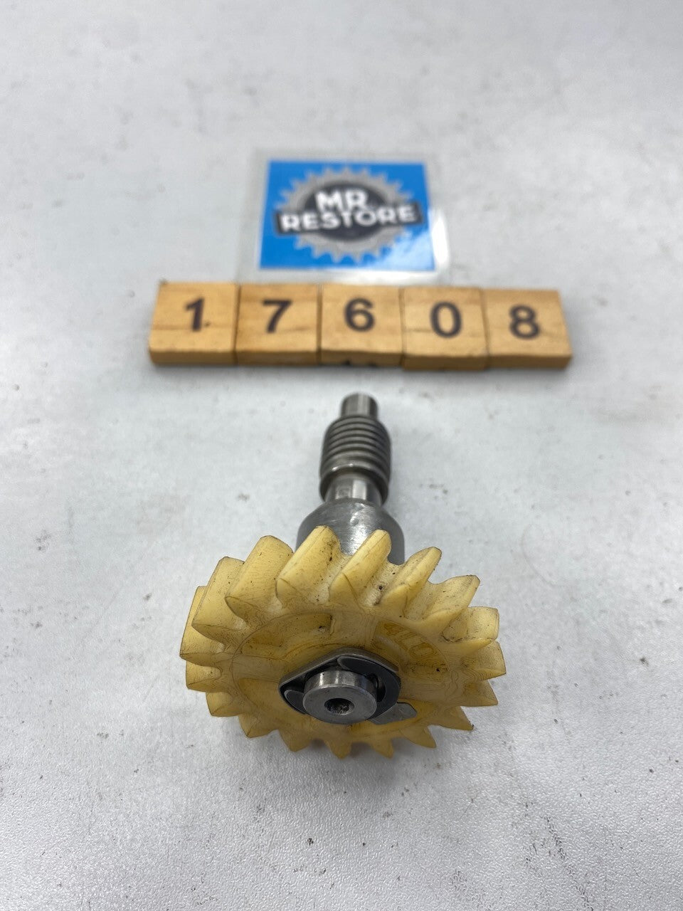 Yamaha TZR250 TDR250 R1-Z - 2T Oil Pump Worm Shaft & Drive Gear