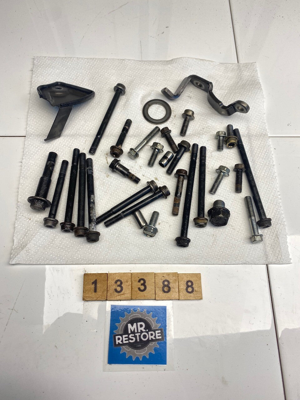 Honda XR250R 1991 Various Fixings & Parts From an Engine Strip Down