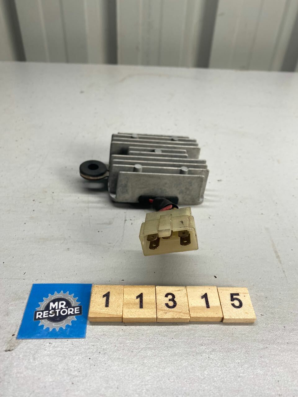 Honda CBX250 Regulator Rectifier OEM - SH525A-12