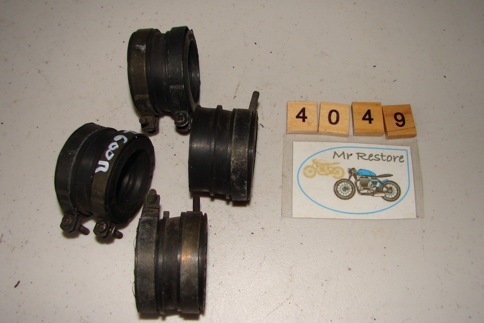Kawasaki GPX600 R Inlet Manifold carb holder - set