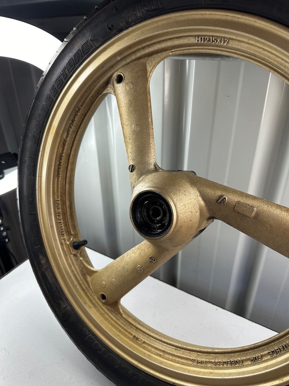 Yamaha TZR250 1KT 2MA Front Wheel in Original Gold Anodising 2.15 x 17 (F-33)