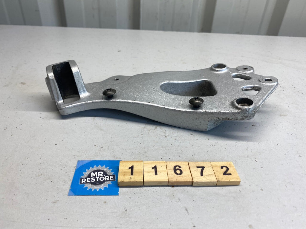 Suzuki GSXR1100 GSXR750 GSX750 Katana L/H Pillion Footrest Bracket 43821-27A00