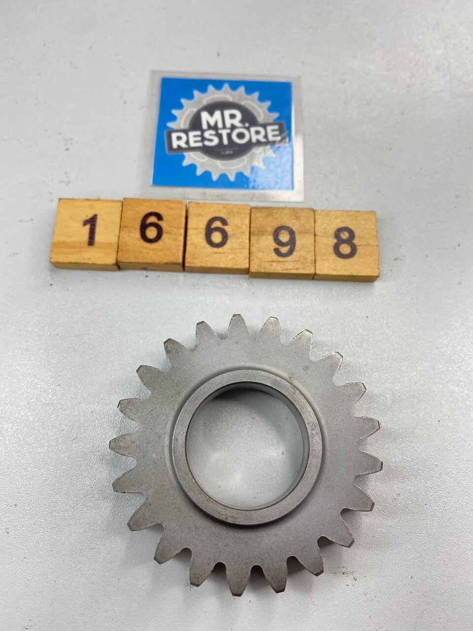 Suzuki RGV250 1989-96 3rd Driven Gear (21T) 24331-12C01