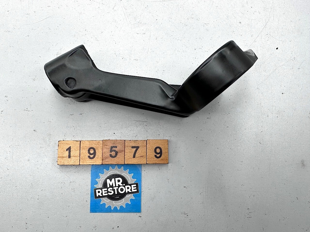 Kawasaki GPZ1100 "81/82" GPZ750 "82" R/H Handlebar Holder - Repainted 46012-1021