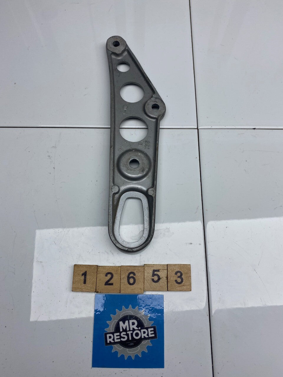 Kawasaki GPZ250R R/H Rear Indicator Bracket