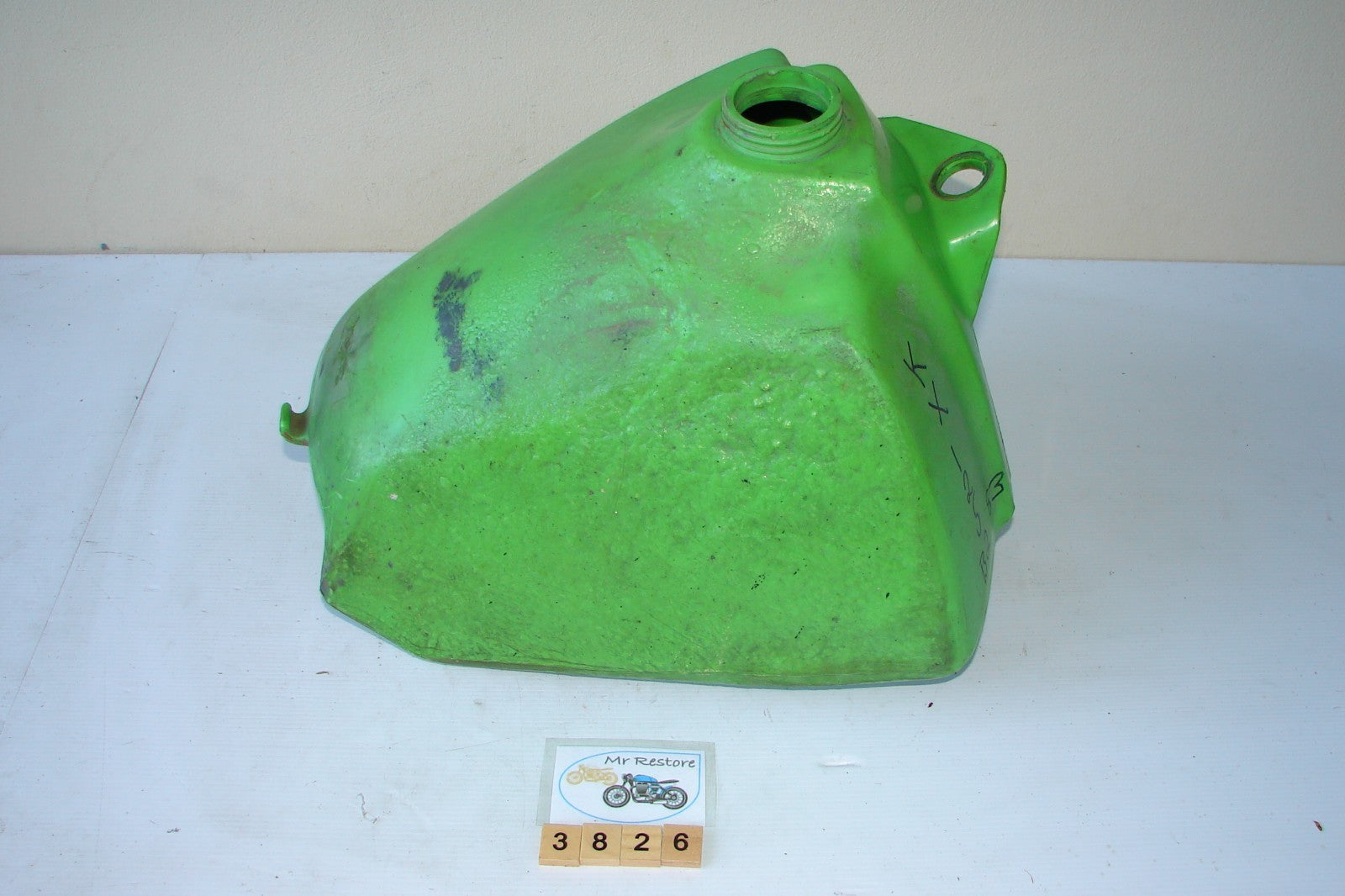 Kawasaki KX125 B2 1983 plastic fuel tank VMX OEM