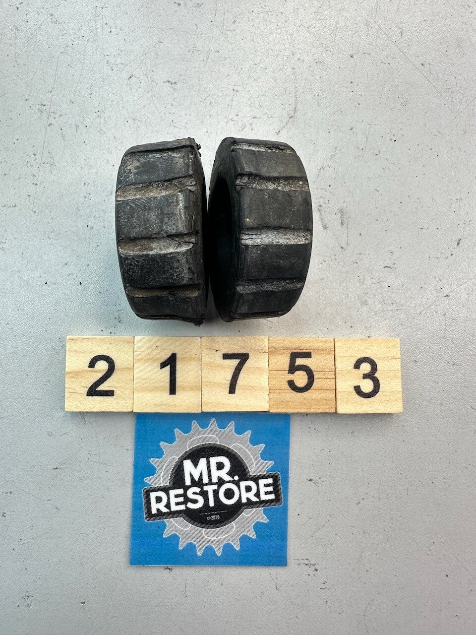 Yamaha TY DT YZ XT TX IT MX RD SR XJ XS Pair of Fuel Tank Locating Dampers