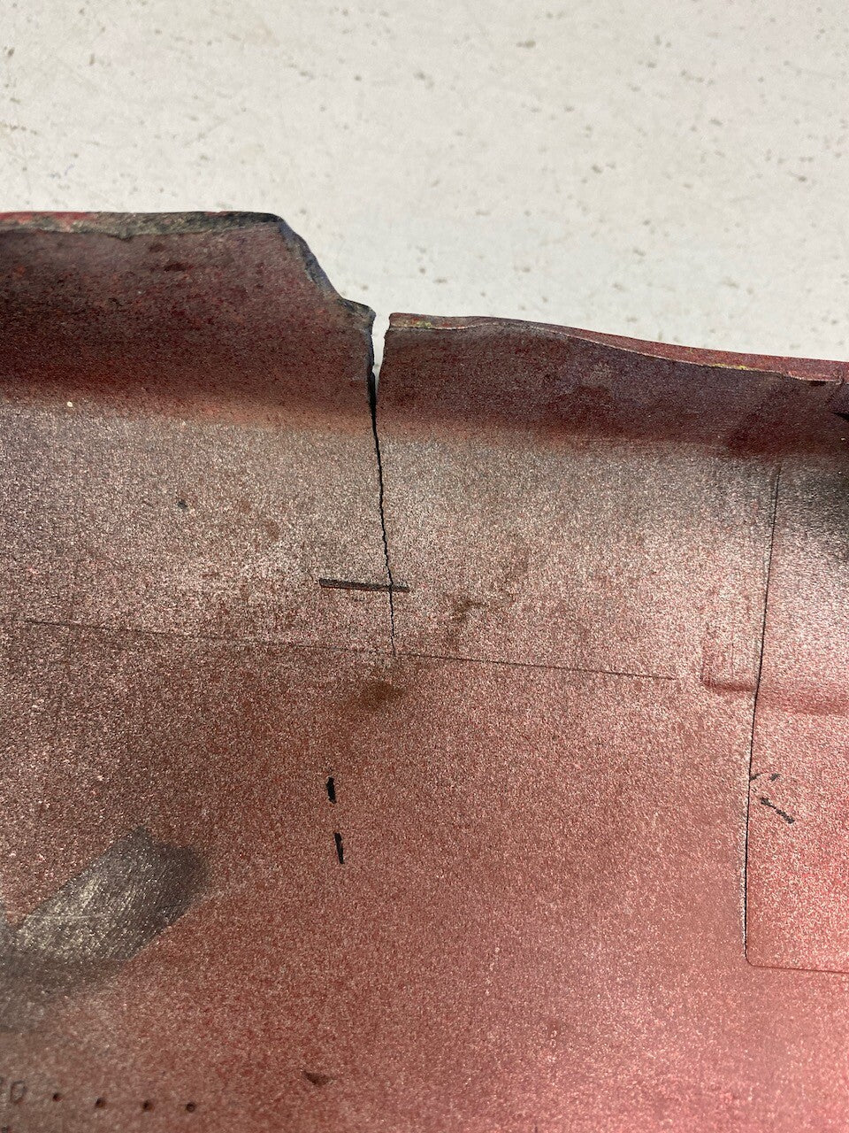 Yamaha XJ650 4K0 L/H Side Cover Panel (cracked)