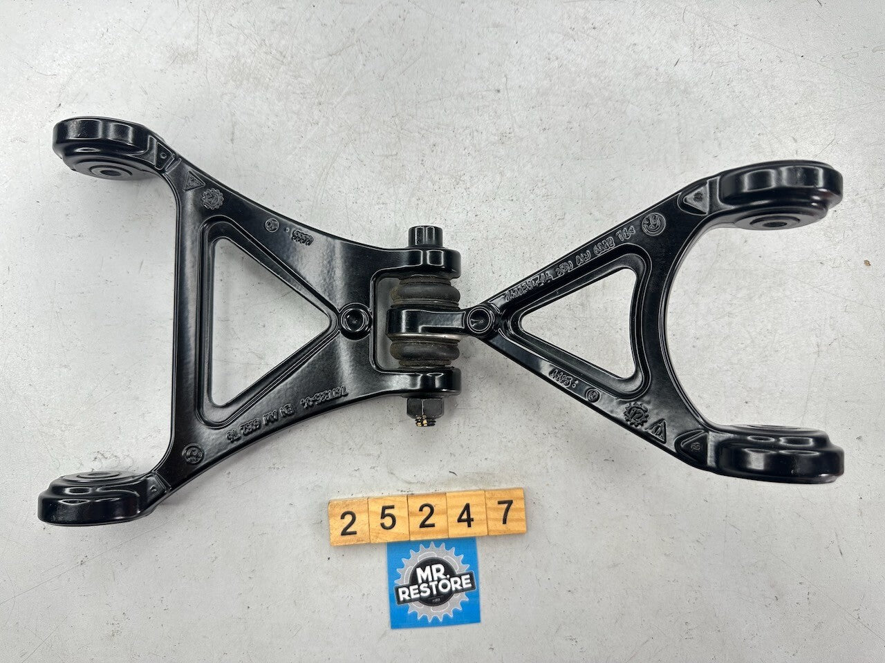 BMW K1300R K1200R K1200S Front Suspension Shear Joint Link 7677385  7677384