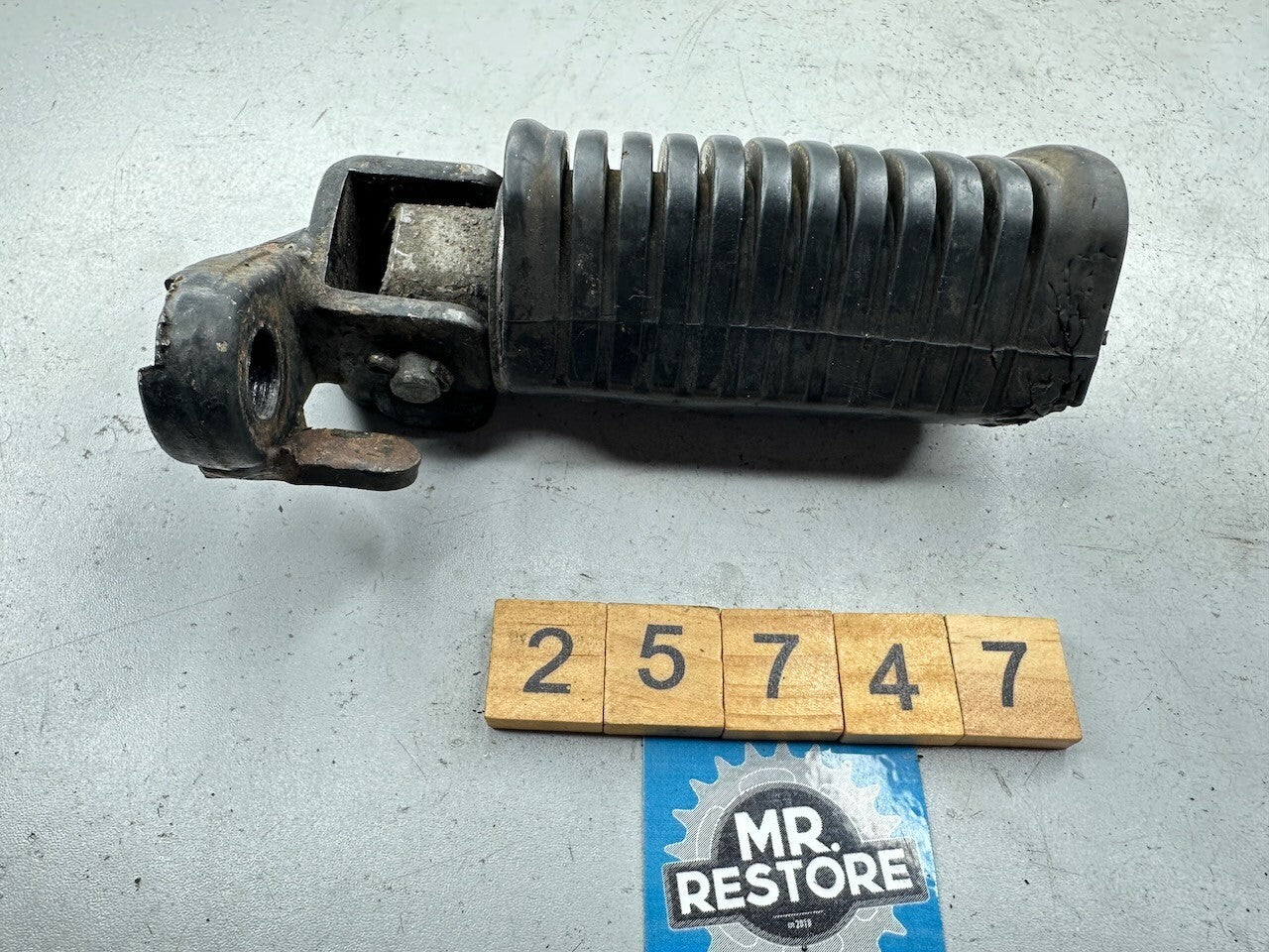 Kawasaki Z250 A - Front Right Foot Rest Peg & Bracket