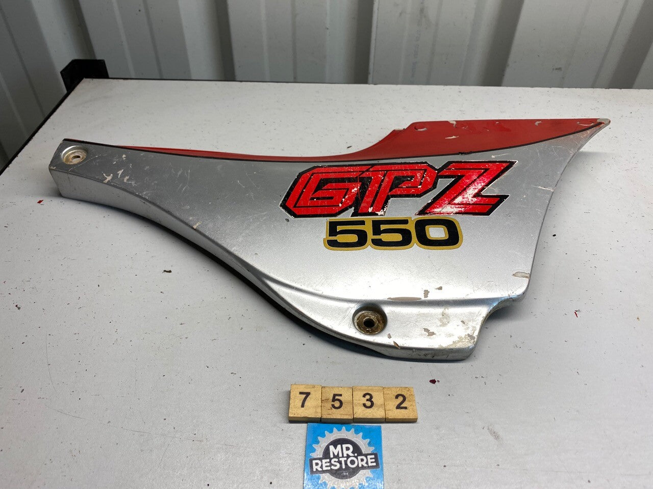 Kawasaki GPZ550 ZX550 1984-85 Right Hand Side Cover 36001-1201