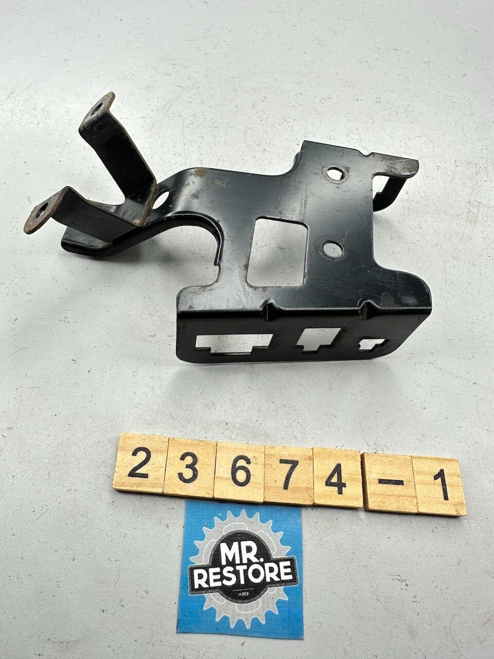 Kawasaki ZZR250 EX250 '90-93' Thermostat Bracket 11048-1507