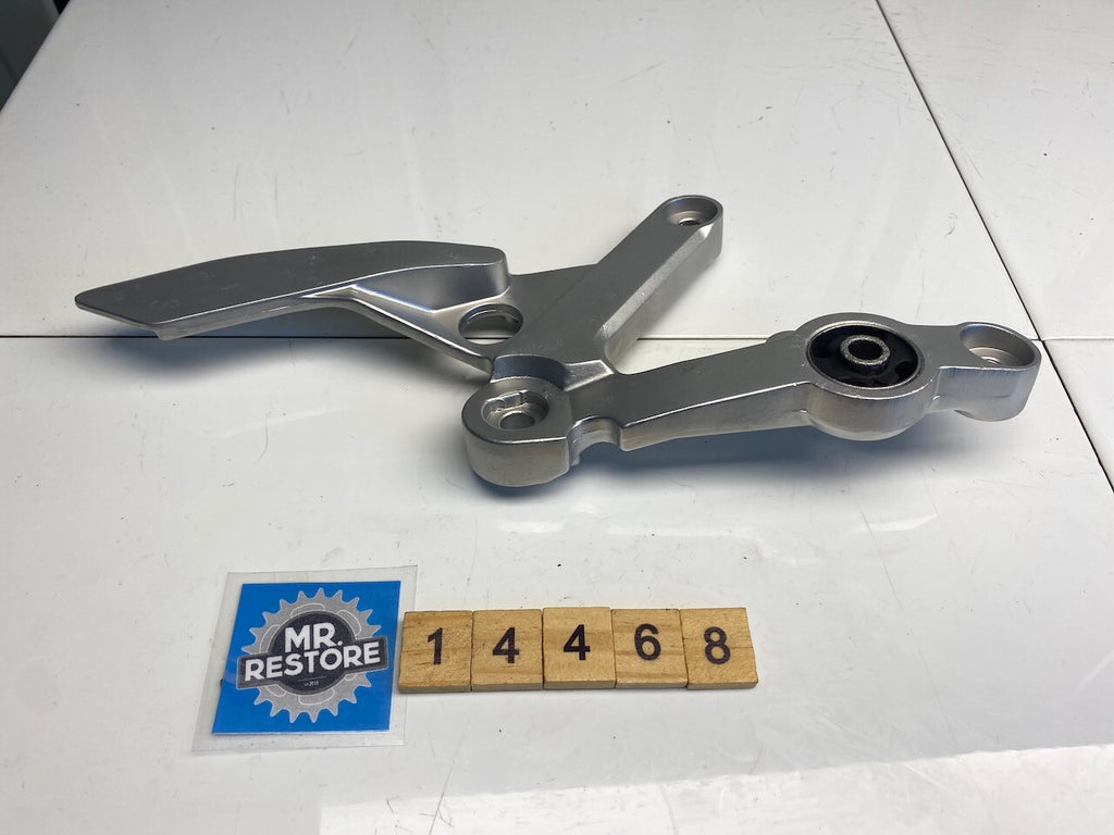 Yamaha TZR250 2MA 1KT R/H Front Rider Footrest Bracket - Vapour Blasted