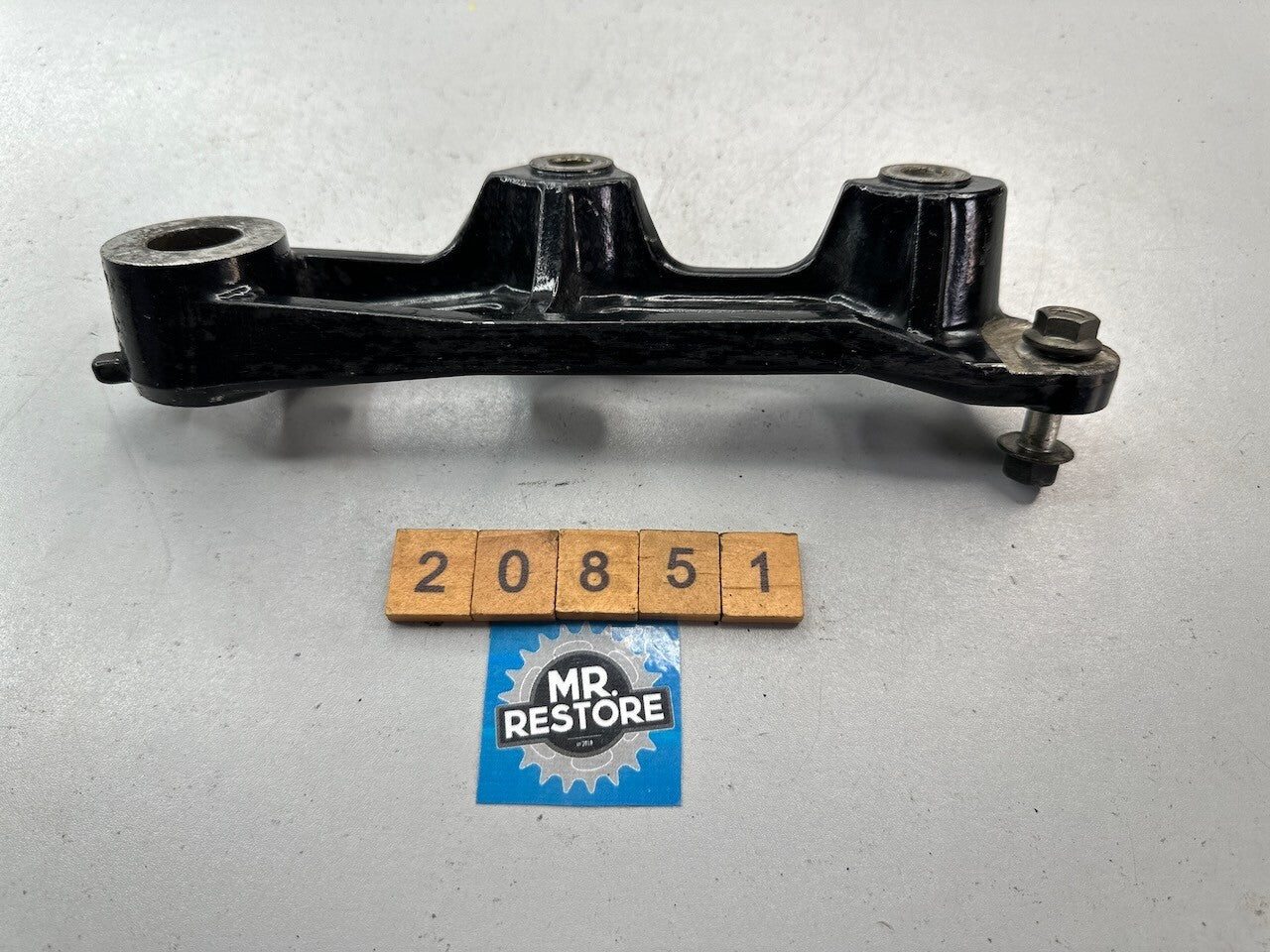 Yamaha XJ900S FZR1000 FZR750 FZ750 FZ700 Rear Calliper Bracket 1AE-25819-52