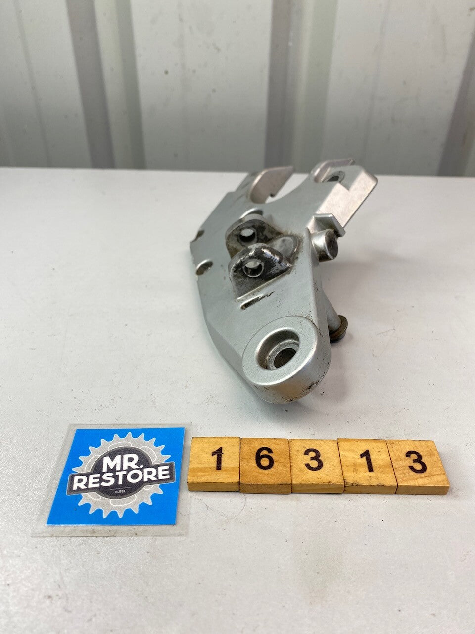 BMW R1100R R1100RS R850R R/H Footrest Plate 46 71 2 311 640
