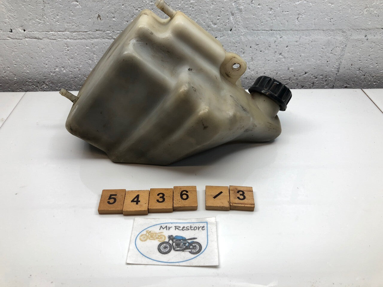 Kawasaki GPZ900R GPZ750R ZX900 Coolant Reservoir Bottle 43078-1053