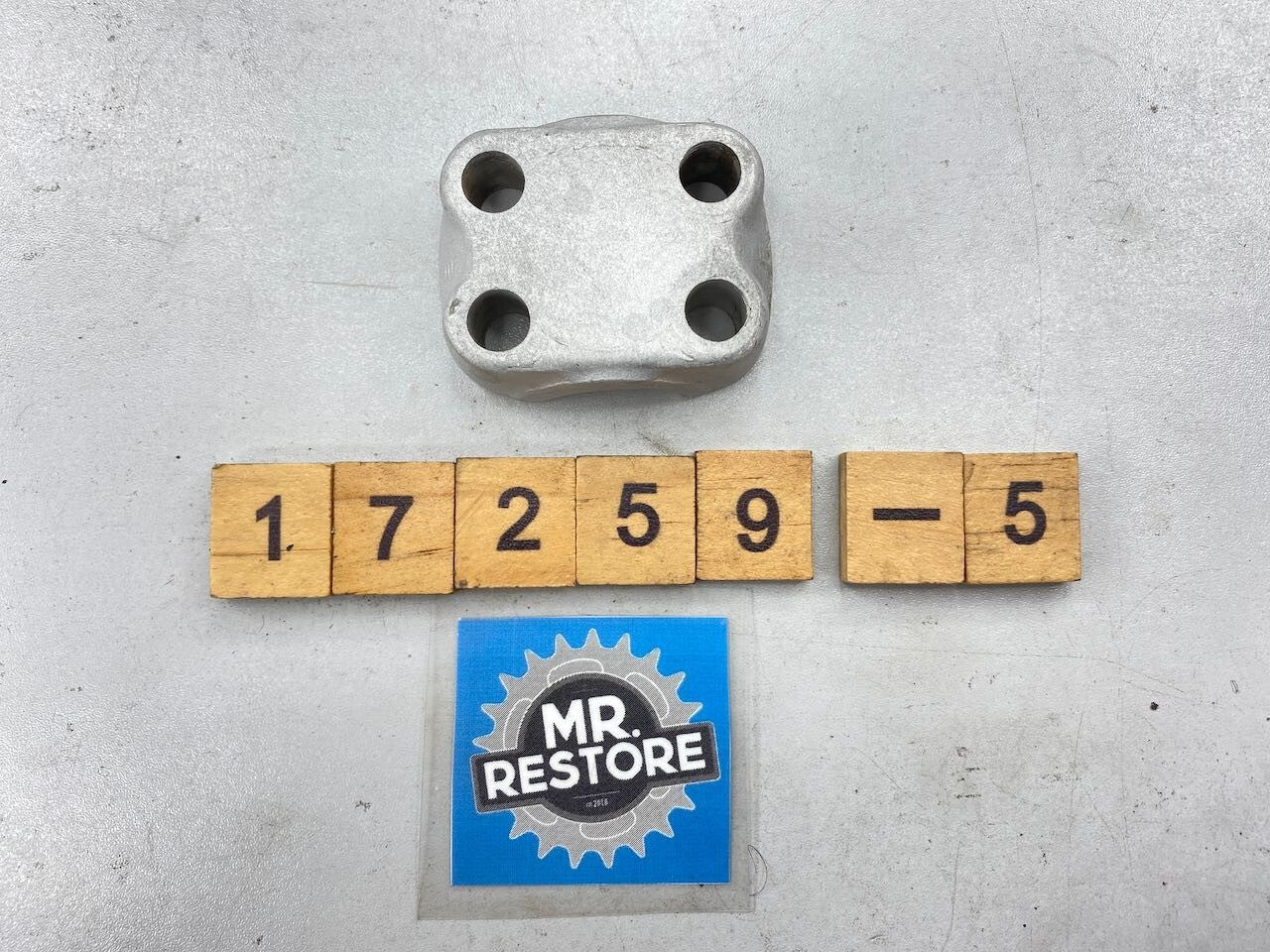 Honda XL350 XL250 CR250 MT250 MR250 GL1000 SL350 Front Axle Holder 51634-340