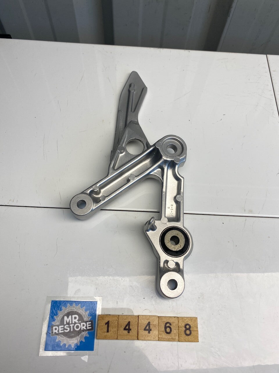 Yamaha TZR250 2MA 1KT R/H Front Rider Footrest Bracket - Vapour Blasted