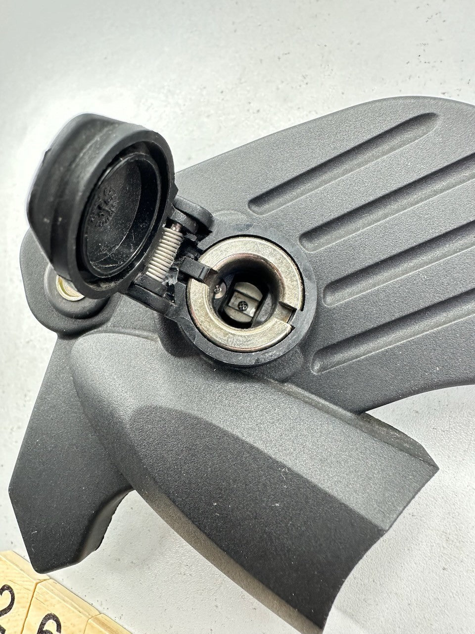 BMW K1200S '03-08' K1300R K1200R K1300S K1200S Plug Socket & Bracket 11147678072