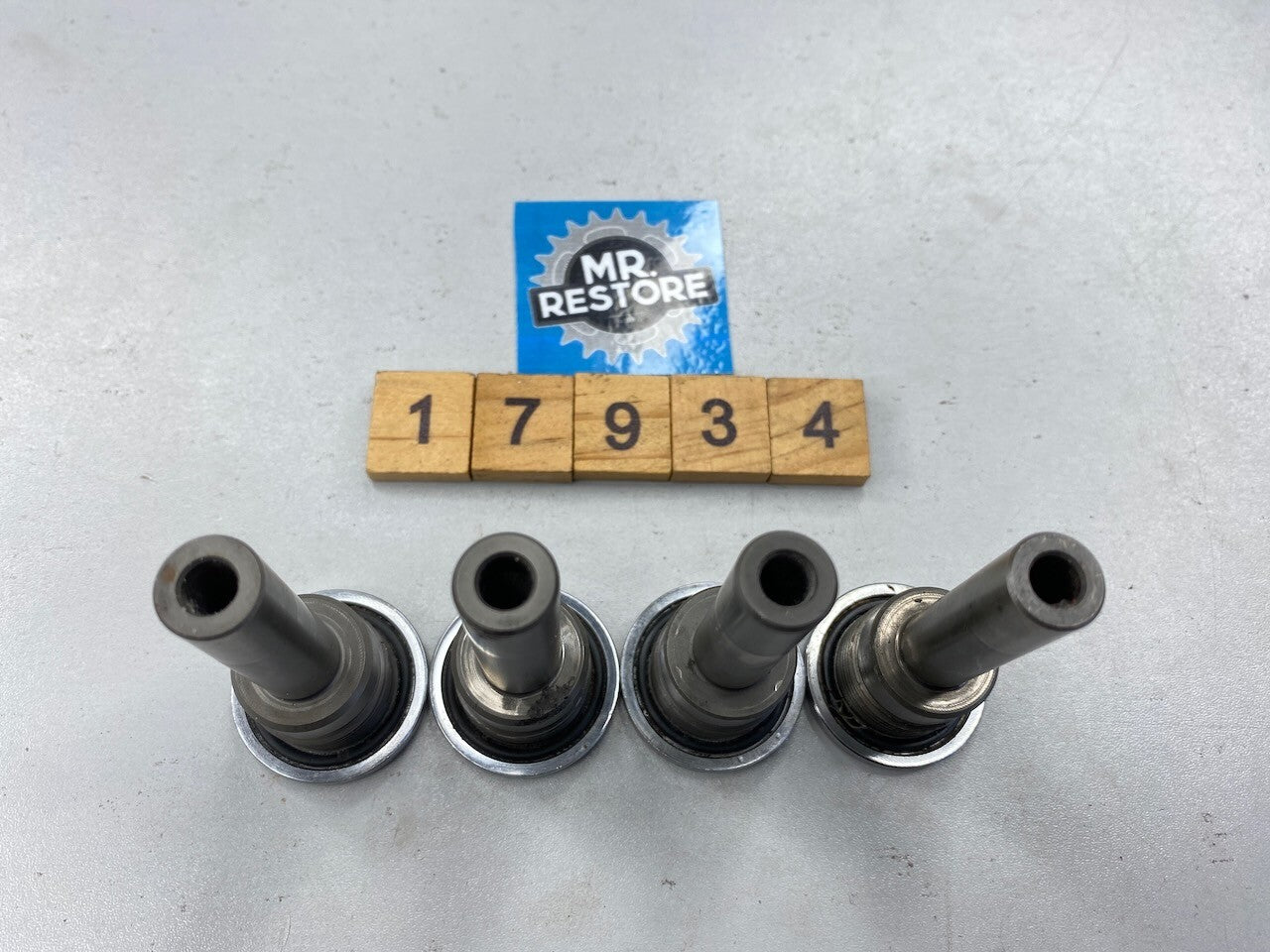 Honda VF750 1982 Rocker Arm Shaft x 4 - 14631-MB0
