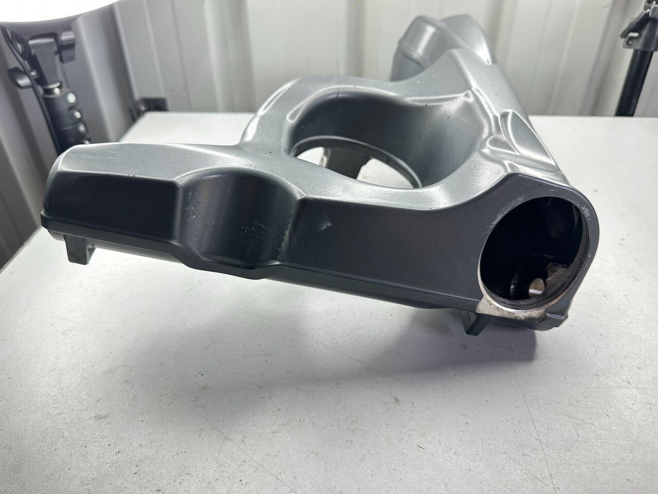 BMW K1300R Rear Suspension Swingarm Frame 7709268 33177709269