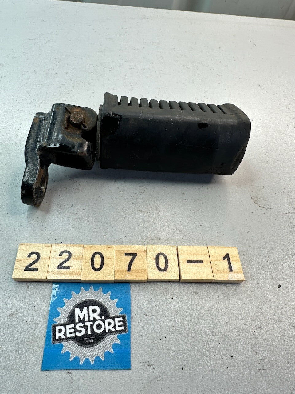 Kawasaki GT550 Z550 Right Riders Foot Rest Peg 34027-1109