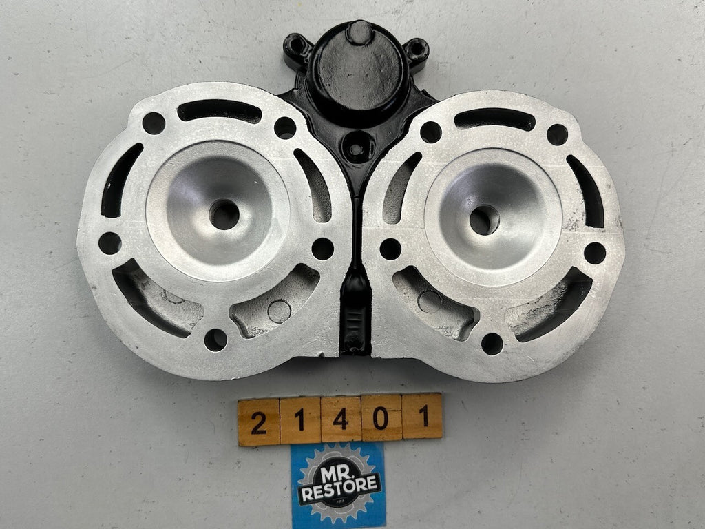 Yamaha TZR250 1986-88 1KT 2MA Cylinder Head 1KT-11111 (Repainted)