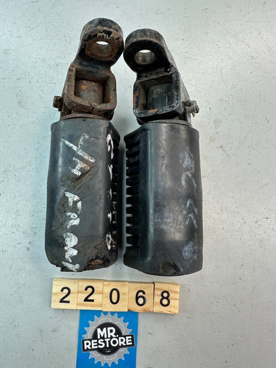 Kawasaki GT550 Z550 Riders Foot Rest Peg Pair 34027-1108  34027-1109  34003-1148