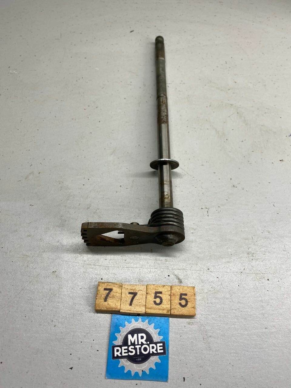 Suzuki GS850 Gear Selector Shaft - Splines in good condition
