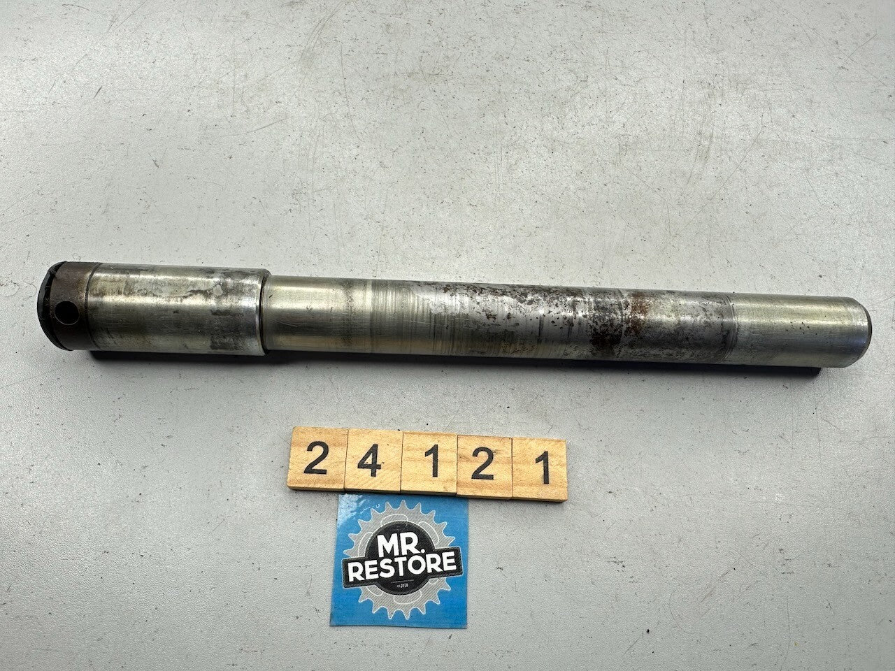Triumph Daytona Speed Triple Sprint Trident Trophy - Front Wheel Axle Spindle