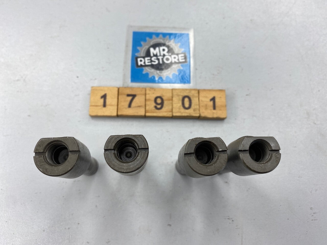 Honda VF1000 VF750 VF700 OEM Valve Rocker Shaft Set 14631-MB6-680