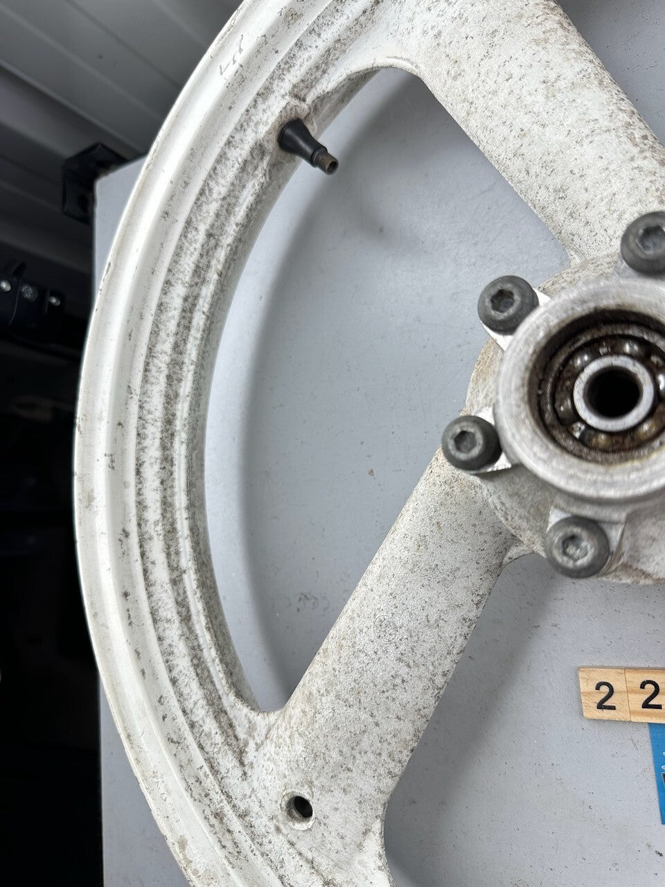 Yamaha TZR250 1KT 2MA Front Wheel 17 x 2.15 (F-33)