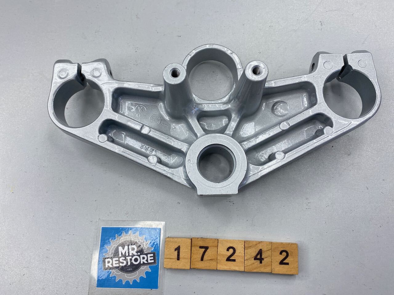 Yamaha FZR250 2KR Top Fork Clamp Crown Handle 2KR-23435 (Painted)