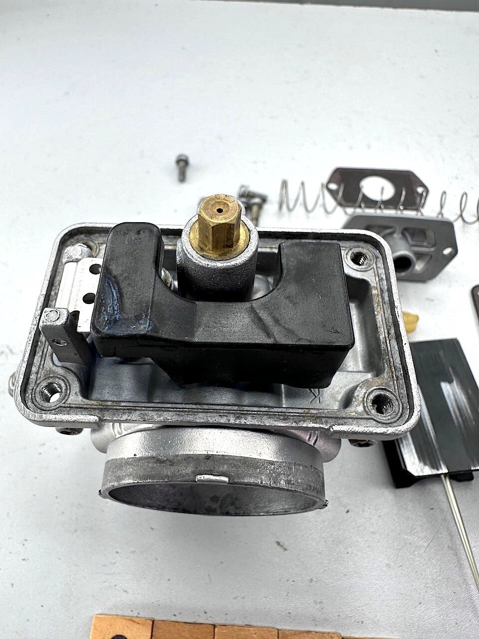 Suzuki RG500 RG400 OEM Carburettor Carb (Front left)