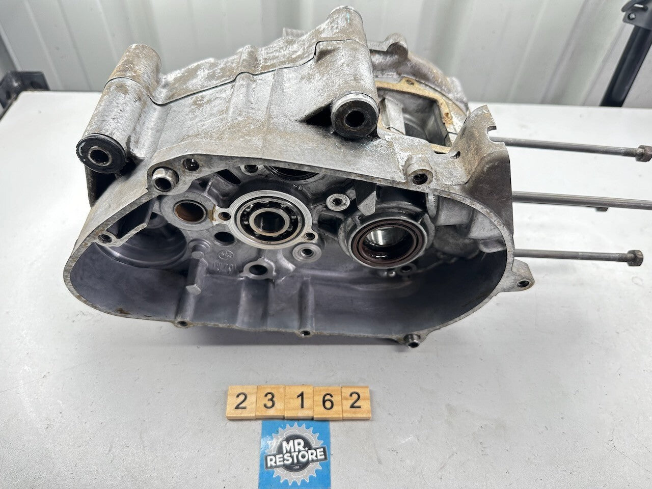 Yamaha V90 T 1982 Pair of Crank Cases (1W7)