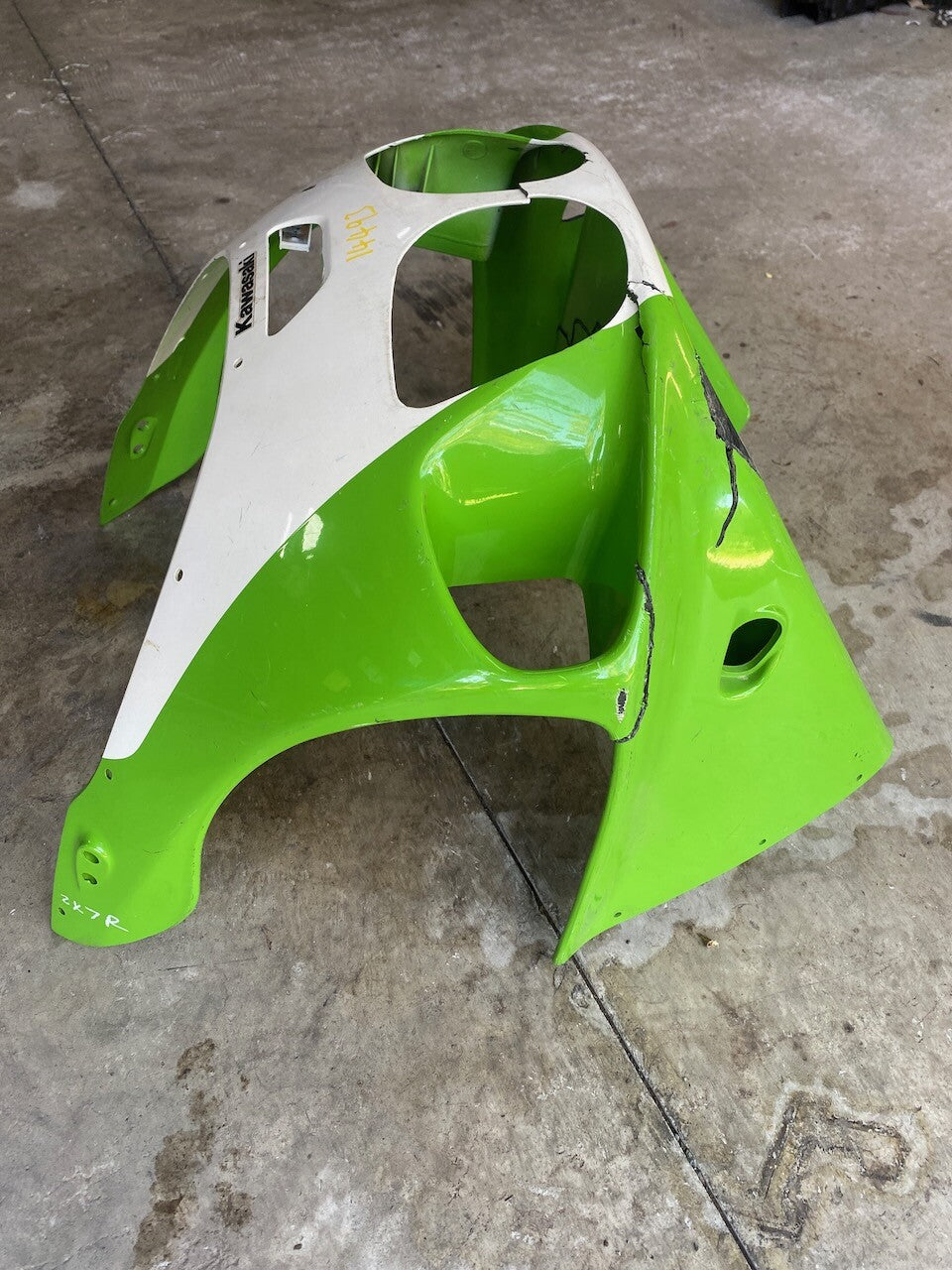 Kawasaki ZX7R Front Fairing 55028-1343 - (Damaged)