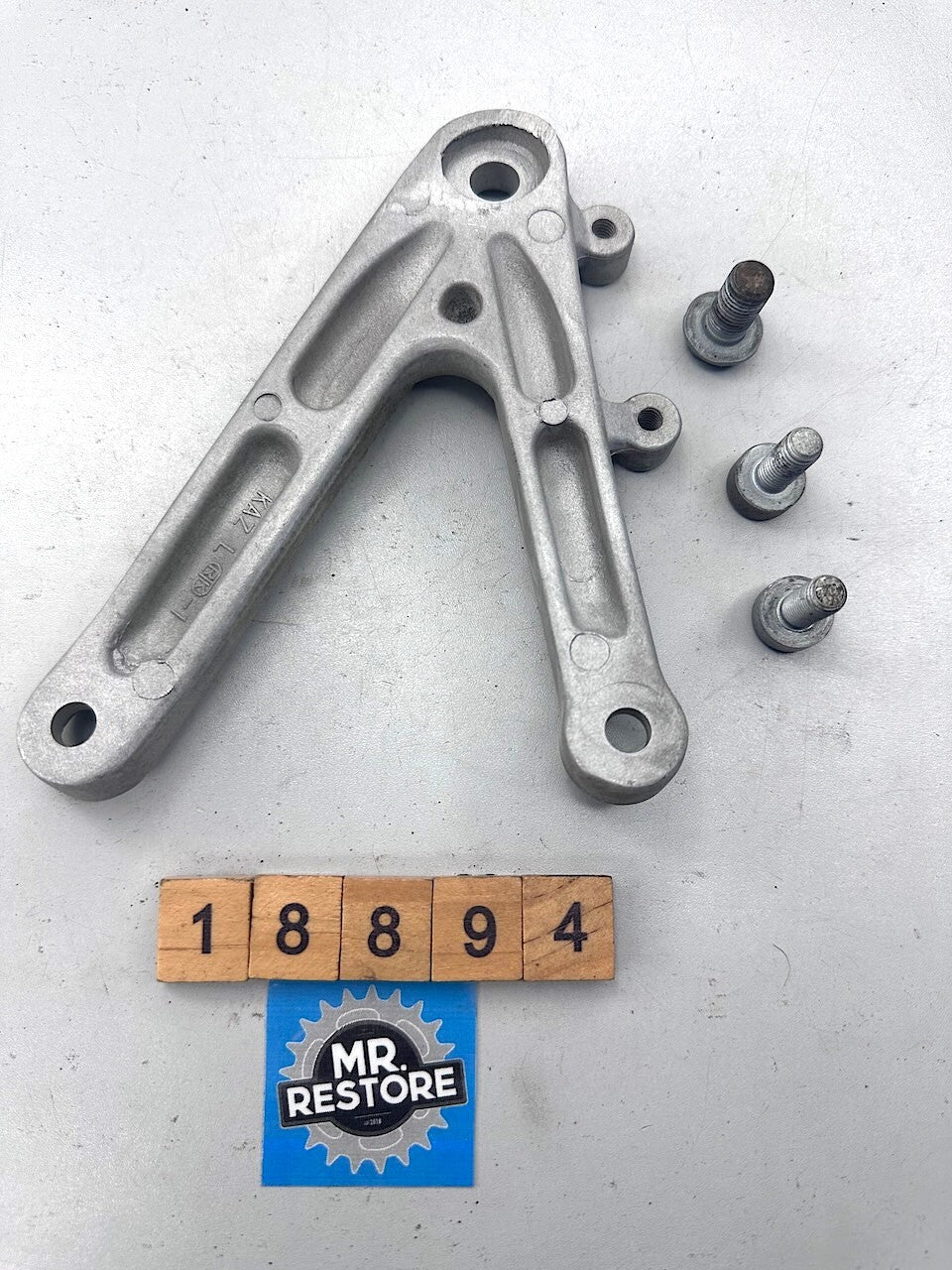 Honda CBR250RR MC22 L/H Footrest Foot Peg Bracket & Fixings OEM 50700-KAZ