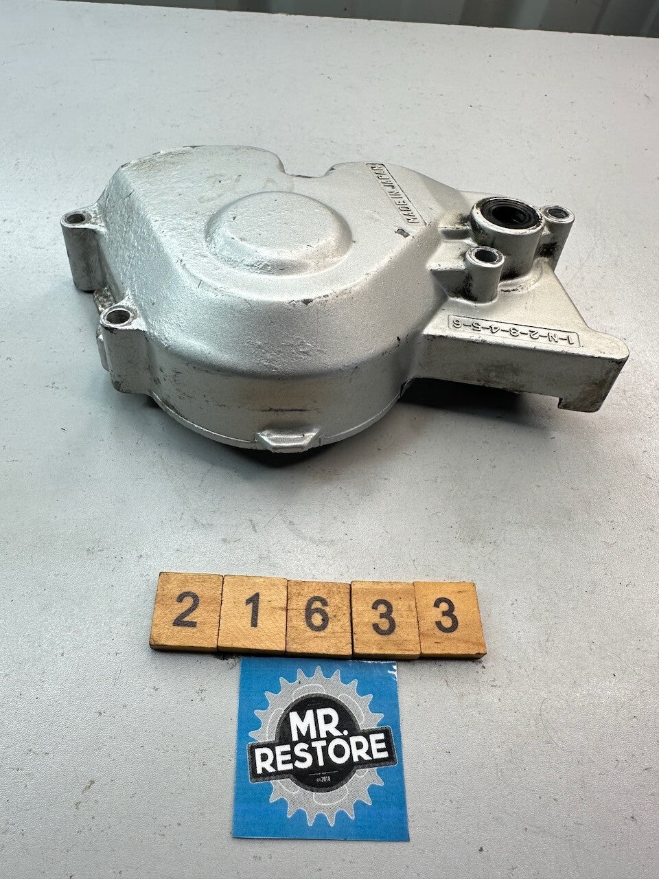 Yamaha FZR250 3LN Crankcase Front Sprocket Cover 2