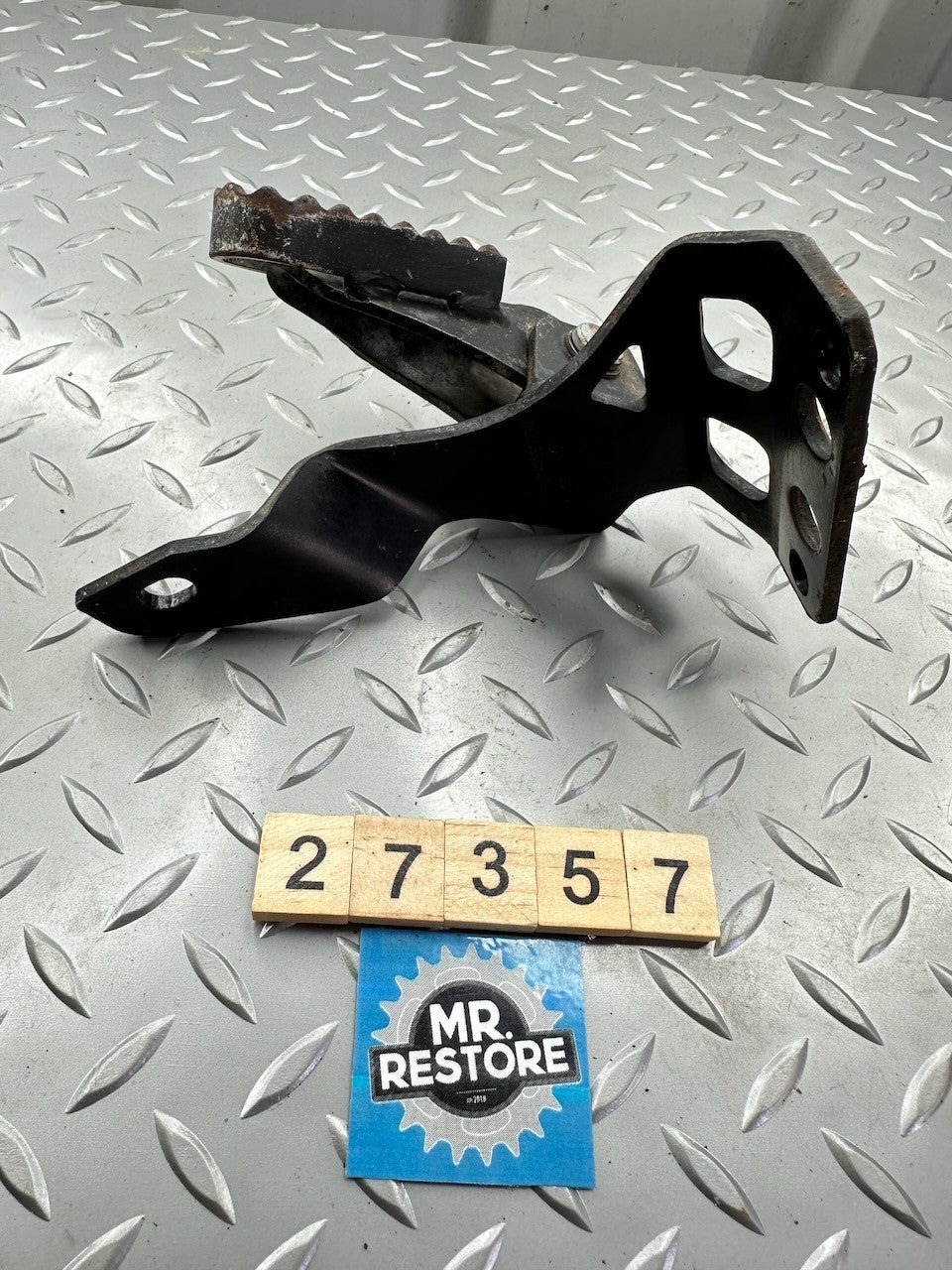 BMW F650GS '99-07' G650GS '08-15' Front Right Foot Rest Peg & Bracket