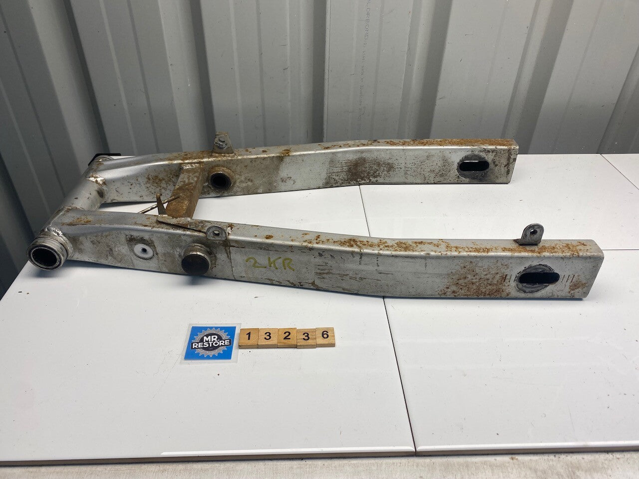 Yamaha FZR250 2KR 1987 Swing Arm 2KR-22110-00-35