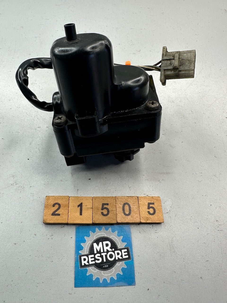 Yamaha TZR250 1KT 2MA TDR250 SDR200 Servo Motor 1KT-85820-01