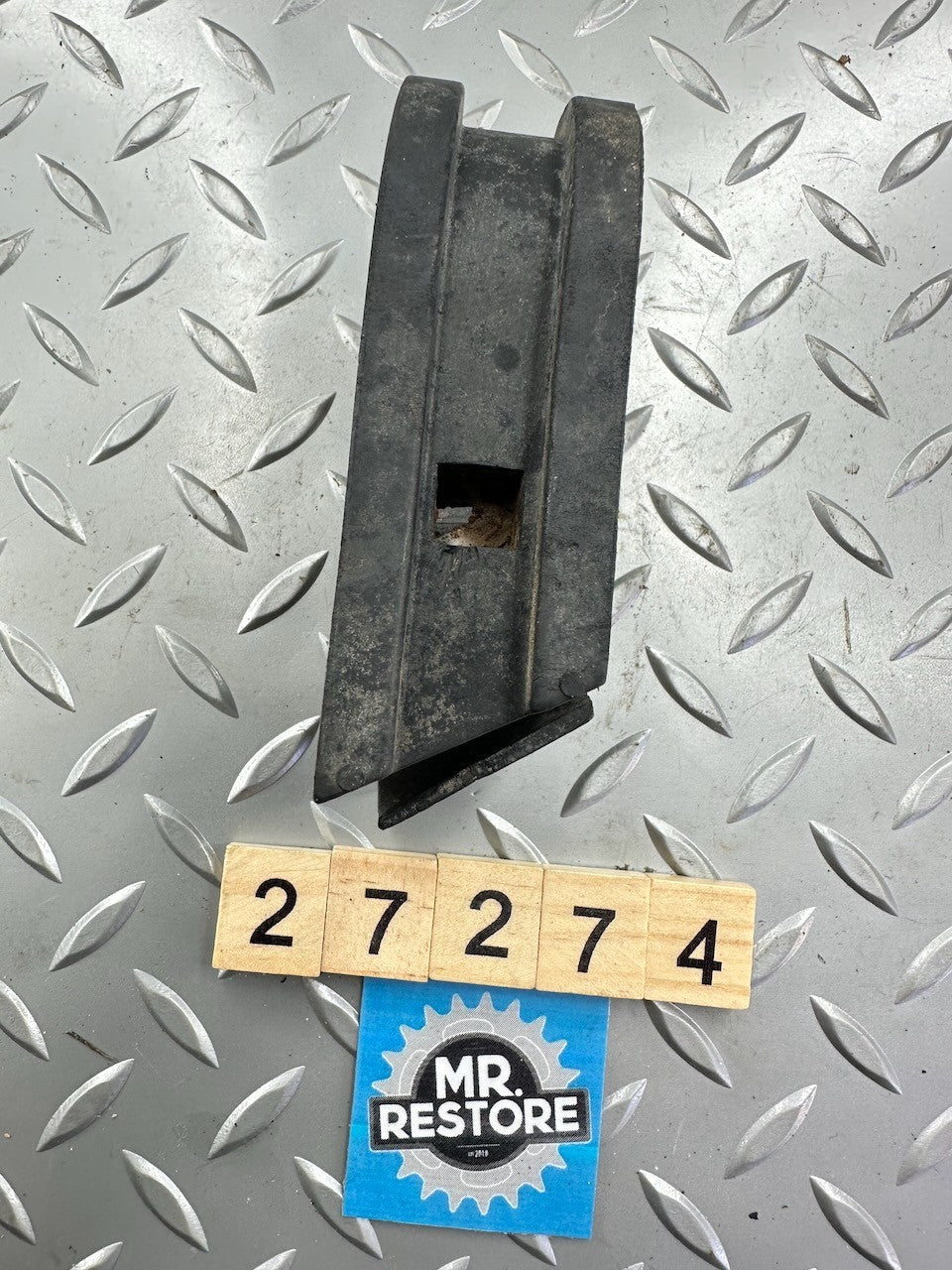 Yamaha DT175 DT100 YZ125 MX125 Fuel Tank Locating Damper Rubber 401-24183-00